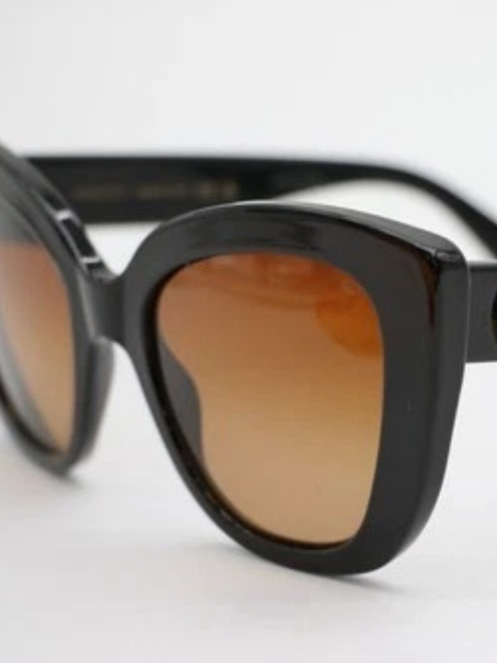 Gucci Women’s Black Sunglasses W/ Brown Gradient Lens GG0327S 52-20 140 *READ*